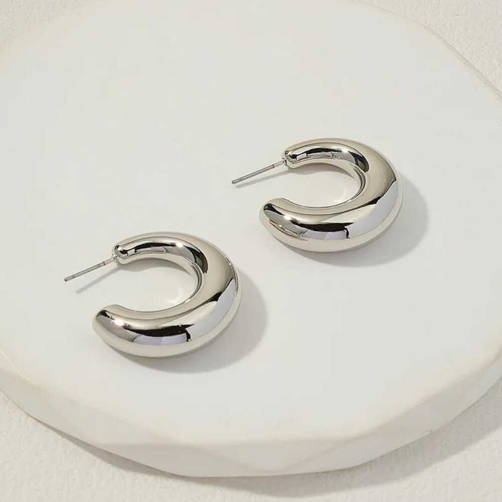 Chic Silver Chunky C-Shape Hoop Earrings NEW - Picture 4 of 4